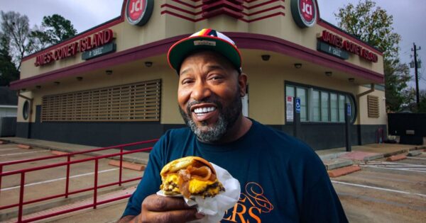 Shaq visits Bun B's Houston Trill Burgers and orders kids meal