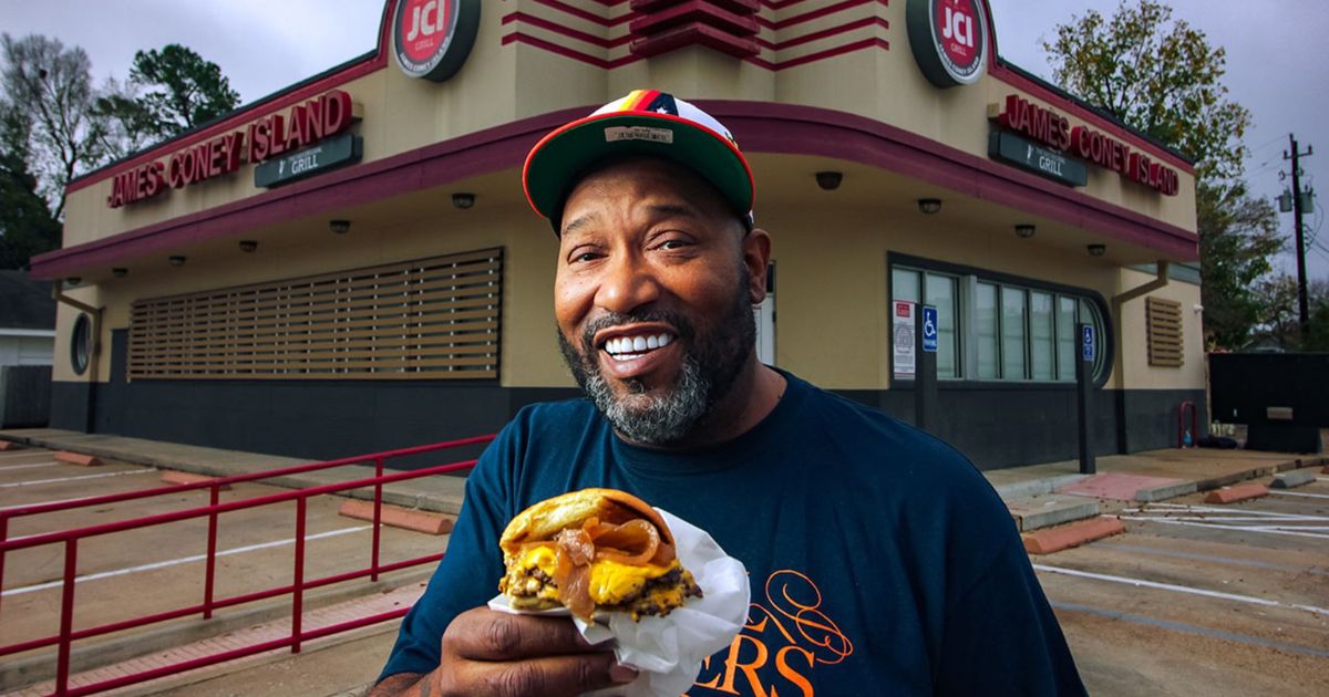 Drake reviews rapper Bun B's Trill Burgers in Houston: 'Best I ever had