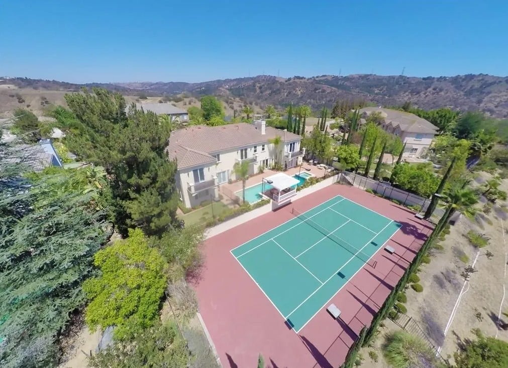 Inside Snoop Dogg's Luxurious But Cozy 1.7 Million Home In Exclusive