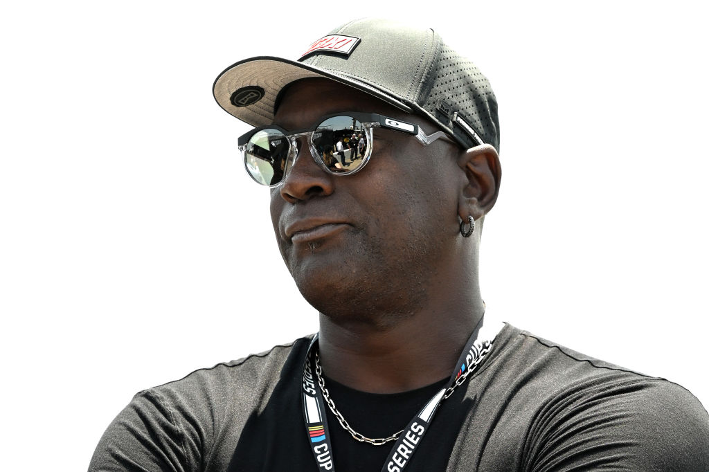 Private, Not Public: Michael Jordan’s Quiet Support of Black Communities Sparks New Debate